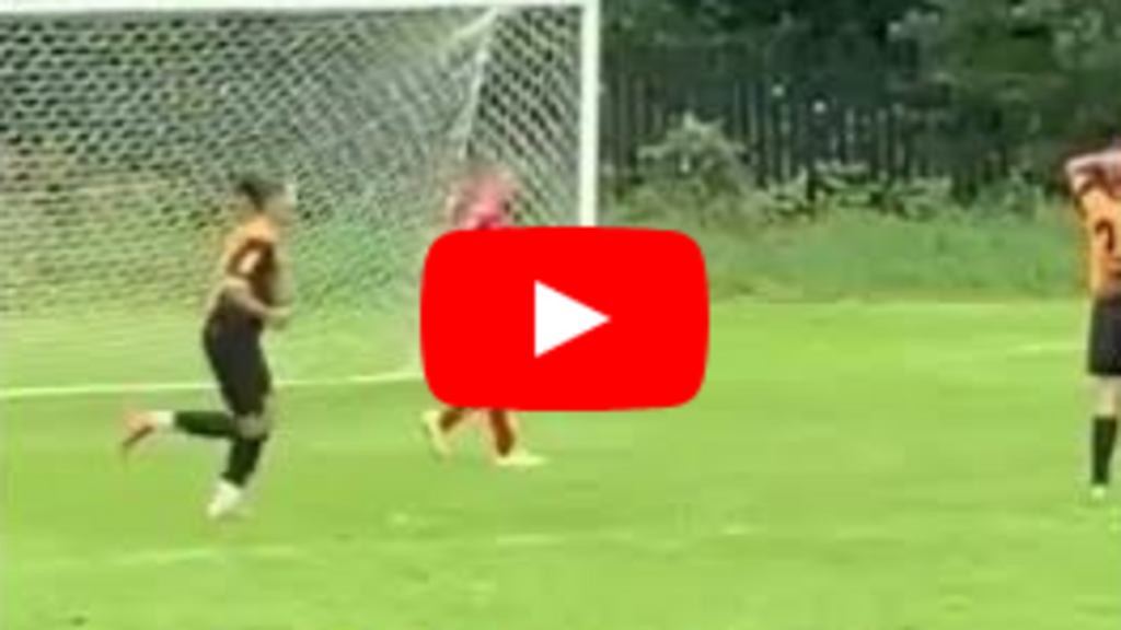 U15 with a stunning overhead kick 😱